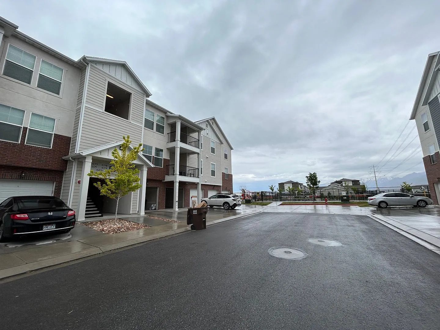 Beautiful Newly Built 3 bedroom, 2 bathroom Condo in Vineyard! — Photo 1