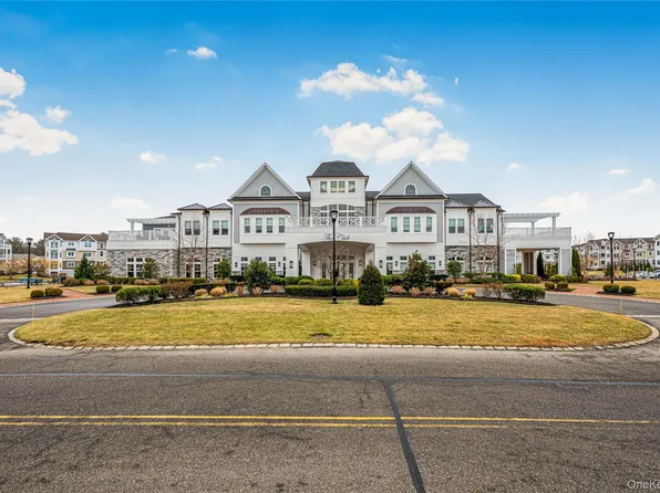 21105 Aspenwood Drive, Plainview, NY 11803