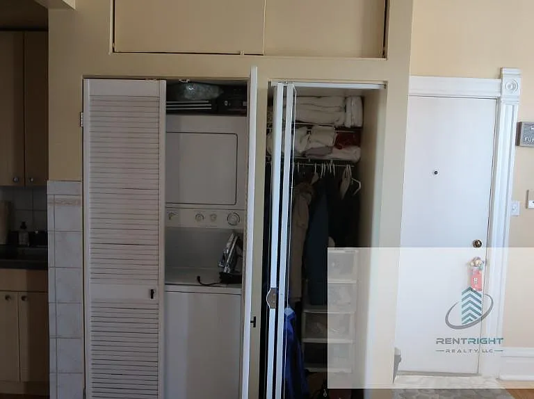 1547 W Blackhawk St #2C — Photo 11
