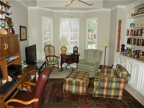 5th image of 7110 Centre Oaks Dr