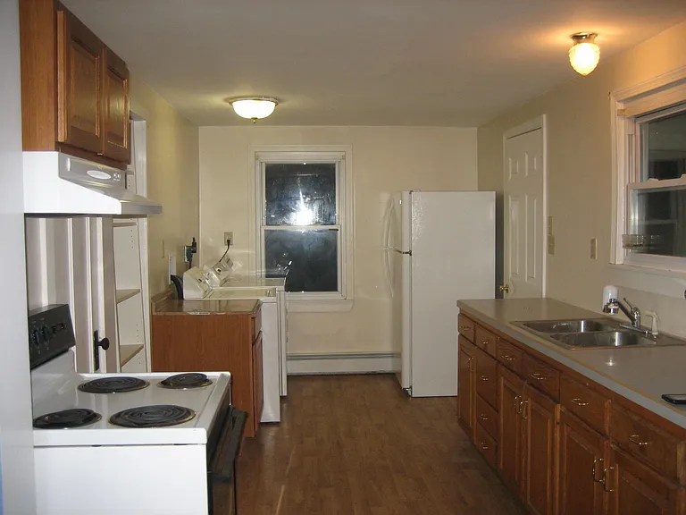1002 Stafford Rd — Photo 2