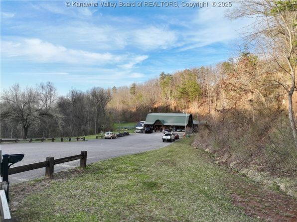 1315 Charleston Rd, Ripley, WV 25271