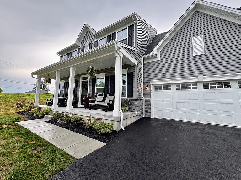 203 Braeburn Dr — Photo 2