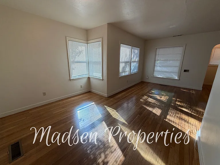 432 W 1st Ave — Photo 6
