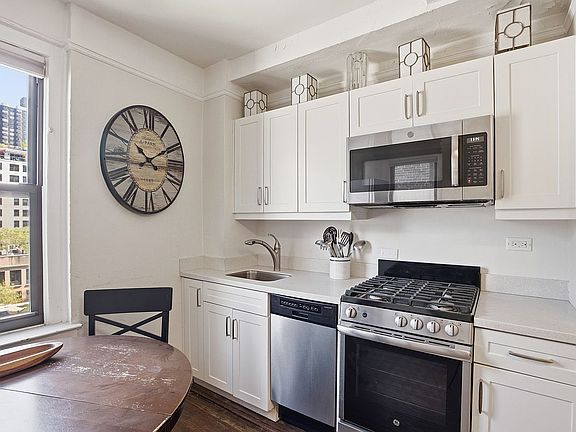 4th image of 10 Mitchell Pl APT 9F