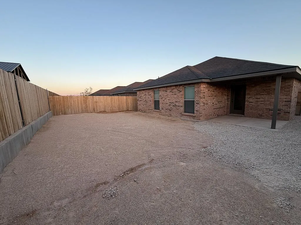 3 bed, 2.0 bath, 1550 sqft, $2,450 — Photo 2