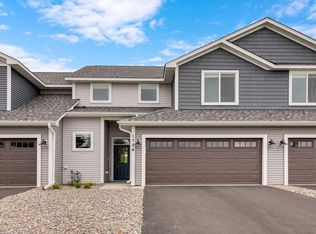 1703 Southpoint Ln, Hudson, WI 54016