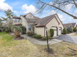 3 Yarmouth Dr, Monroe Township, NJ
