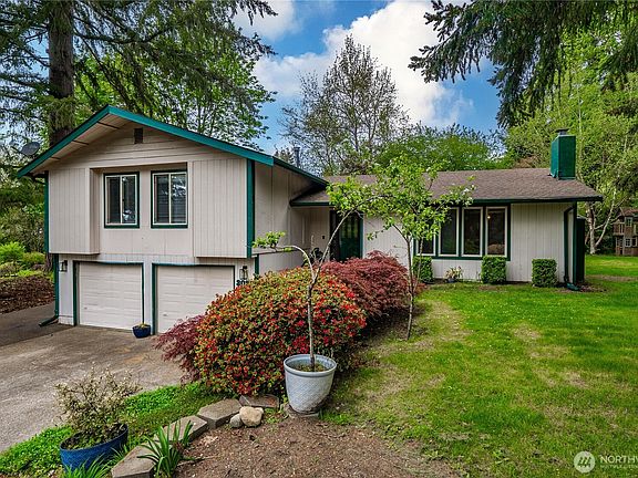 2nd image of 3020 Wilderness Court SE