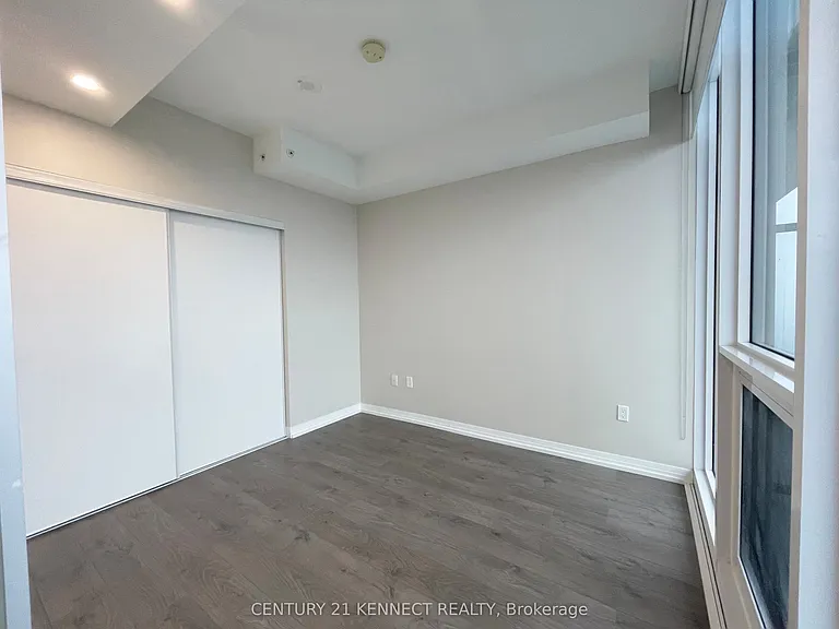 251 Jarvis St #Penthouse 14 — Photo 9