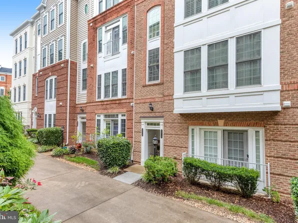 2313 Brookmoor Ln, Woodbridge, VA 22191