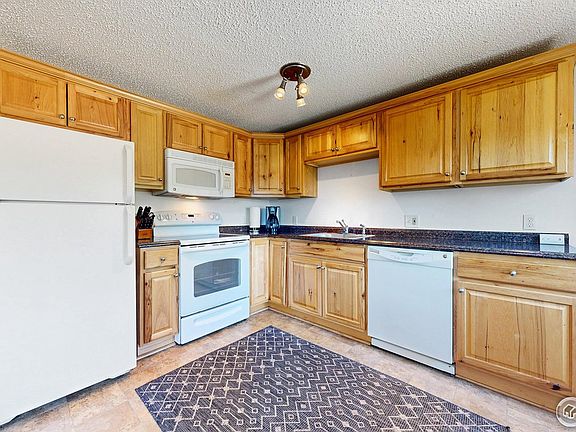 3rd image of 540 Birch Ave #2