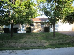 255 S Hall St, Roseville, IL