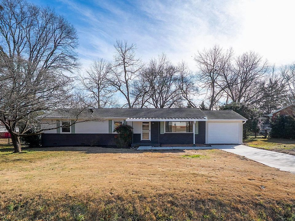 1st image of 105 Mauldin Cir