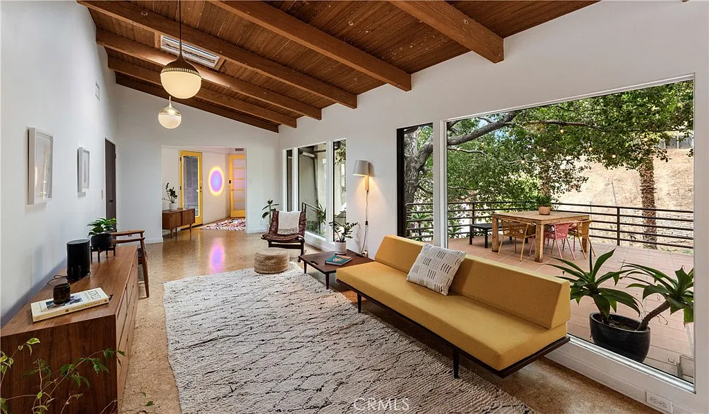 2 bed, 2098 sqft, $9,950 — Photo 3