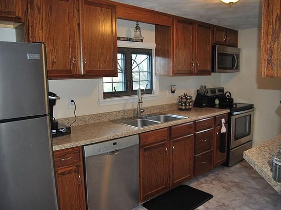 2nd image of 204 Welker St