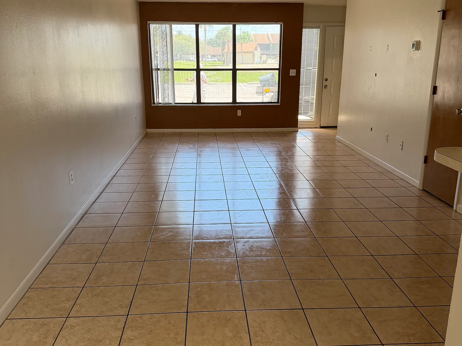 2 bed, 1.5 bath, 1025 sqft, $1,495 — Photo 3