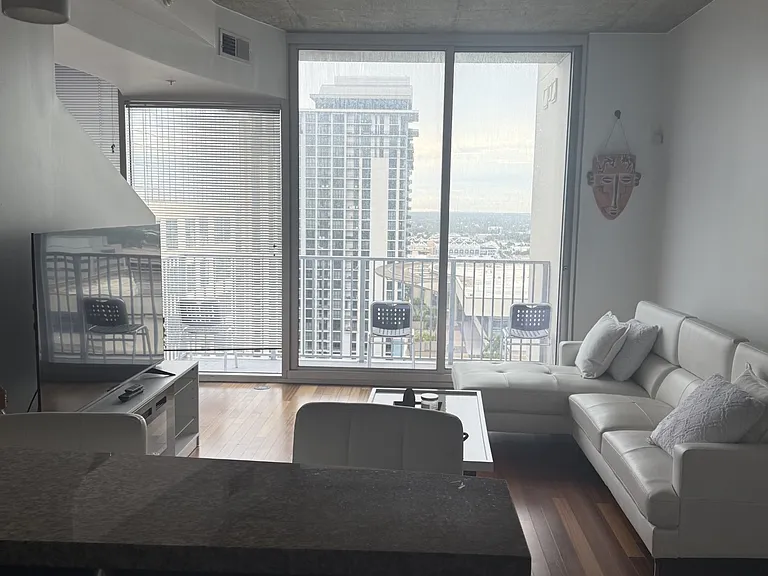 155 S Court Ave #2014 — Photo 7