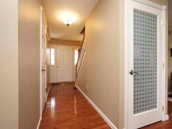3rd image of 176 Wyndham Dr