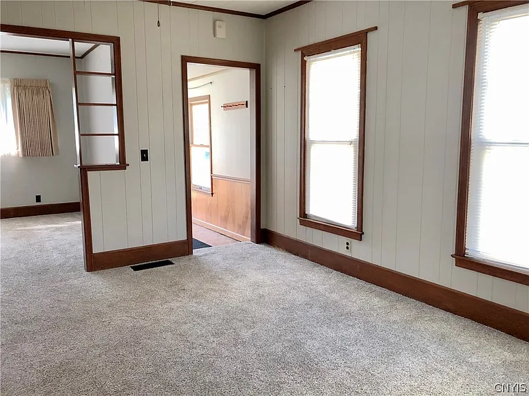 708 Schuyler St — Photo 3