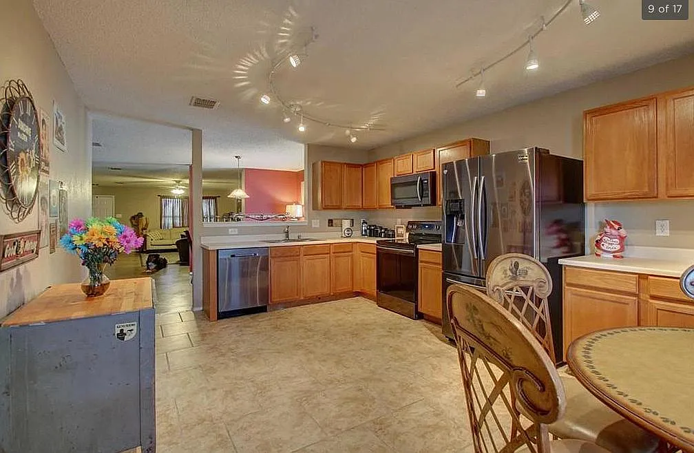 16209 Blanco Ln — Photo 3