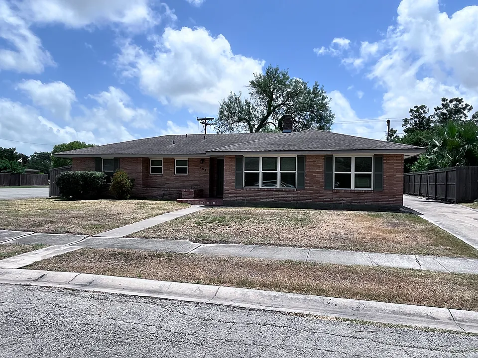 501 Dolphin Pl