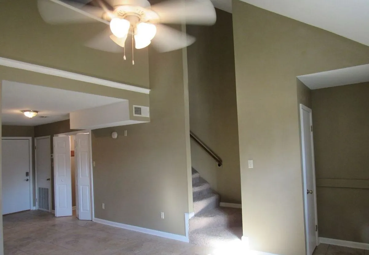 Building Photo - 94 Pond St #1