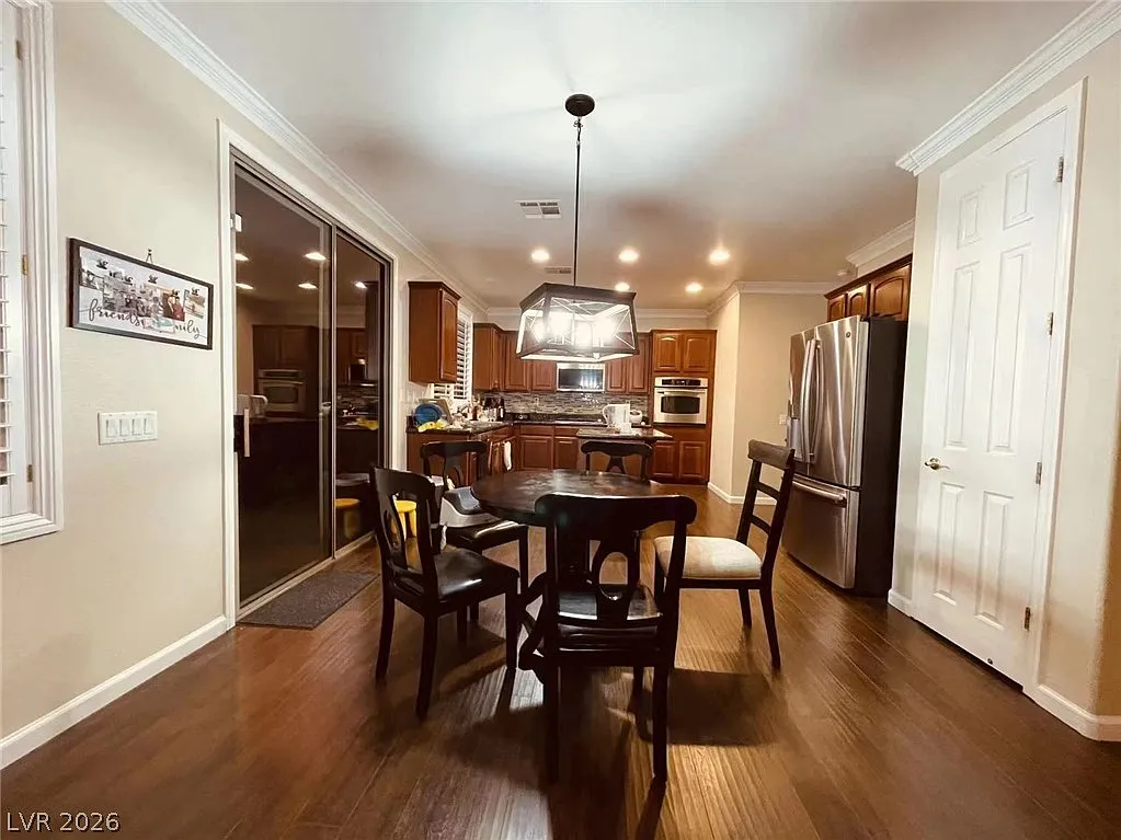 5 bed, 3.0 bath, 2431 sqft, $2,890 — Photo 3