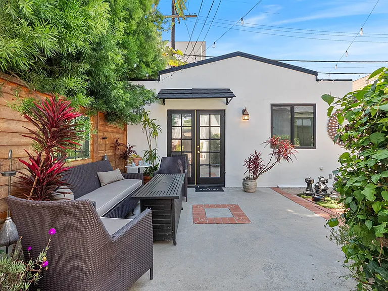 8818 Rosewood Ave — Photo 15