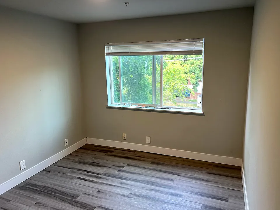 Husky Court Apartments