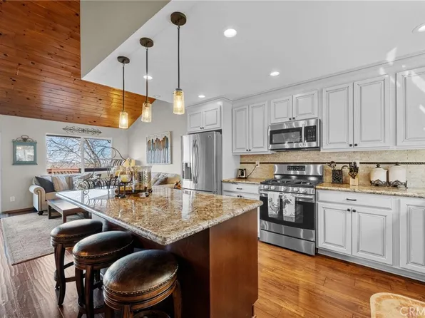 1430 Sequoia Dr, Lake Arrowhead, CA 92352