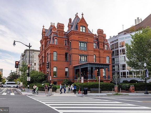 2nd image of 2002 Massachusetts Ave NW #R-3