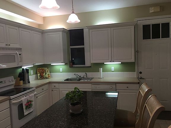 5th image of 2027 Grand Oak Dr