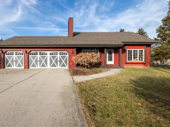 610 West Fairhurst LANE, Saukville, WI 53080