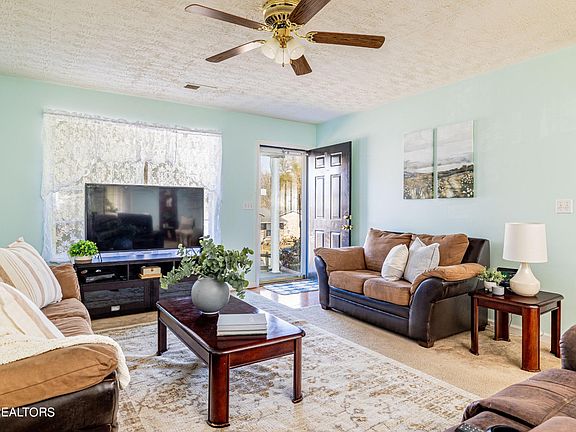 4th image of 4524 Hooks Ln