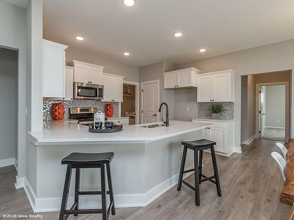 5th image of 1403 SW Campus Ln