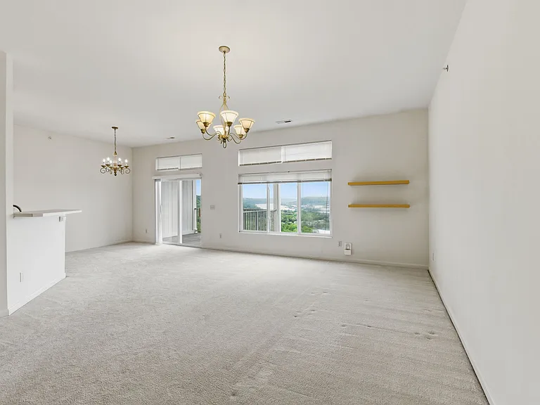 323 Skyview Ct — Photo 8