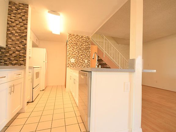 4th image of 2696 N Anchor Ave