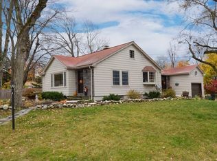 31 Woodland Rd, Shrewsbury, MA 01545