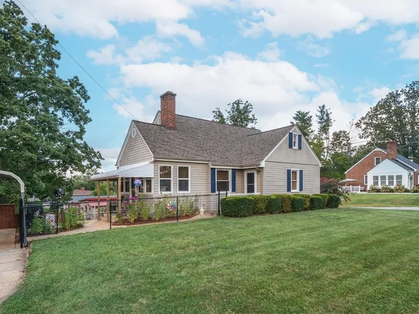 500 Leftwich St, Gretna, VA 24557