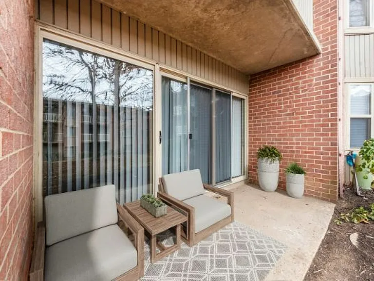 Arden Pointe Apartments — Photo 12