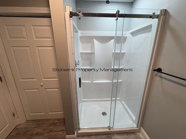387 Broad St — Photo 17