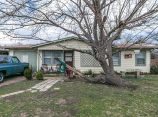 1211 E Inwood Dr, Arlington, TX 76010