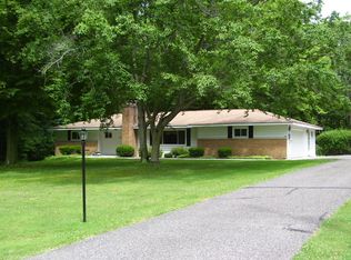 8210 Cloveridge Rd, Chagrin Falls, OH 44022