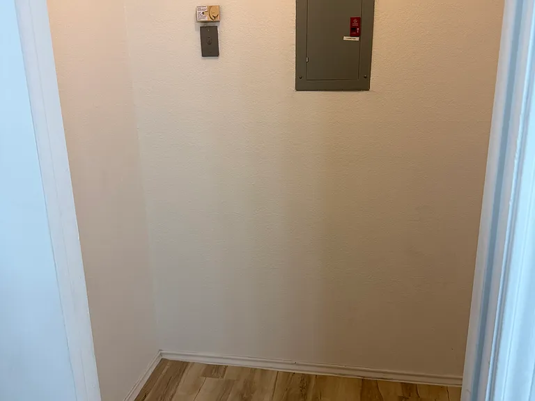 4303 Buena Vista St #202 — Photo 15