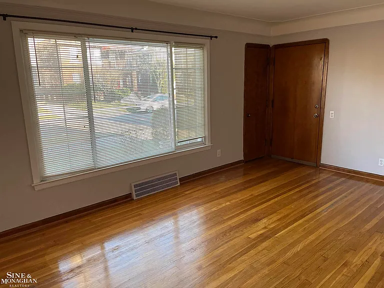1351 Somerset Ave — Photo 6