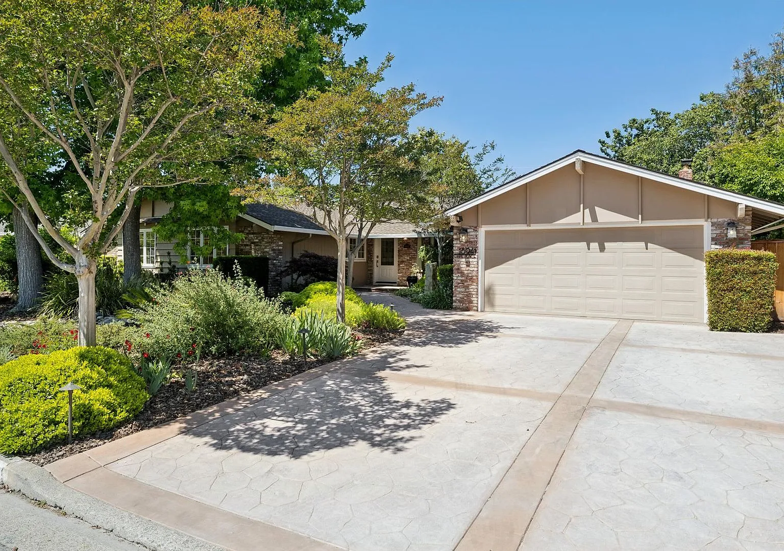 Updated 5BD Saratoga Home | Nearly 10,000 SF Lot | Quiet Cul-de-Sac — Photo 2