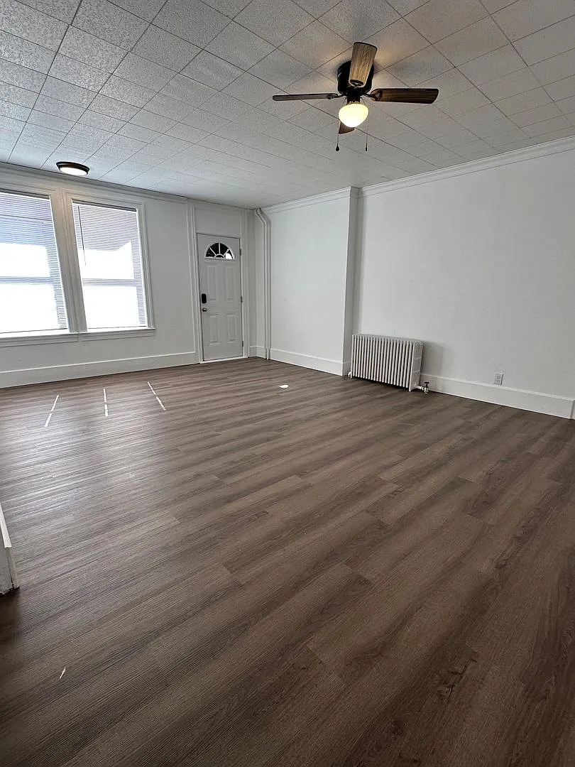 565 West Market Street — Photo 4