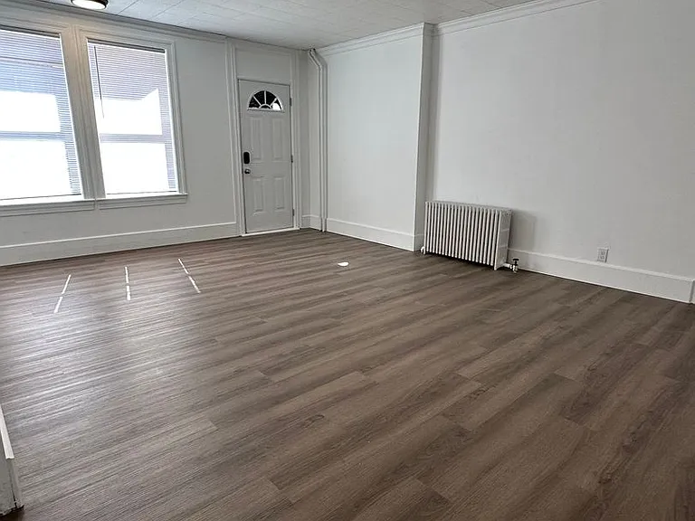 565 W Market St — Photo 42