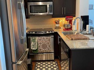 65 Liberty St #915, Toronto, ON M6K 1Y4